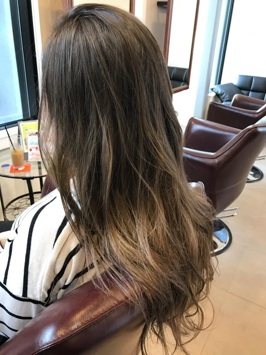 ロング カラー 透明感カラー グレージュ シルバー シルバーグレージュ ヘアカラー トリートメント 茂木 良太のヘアスタイル