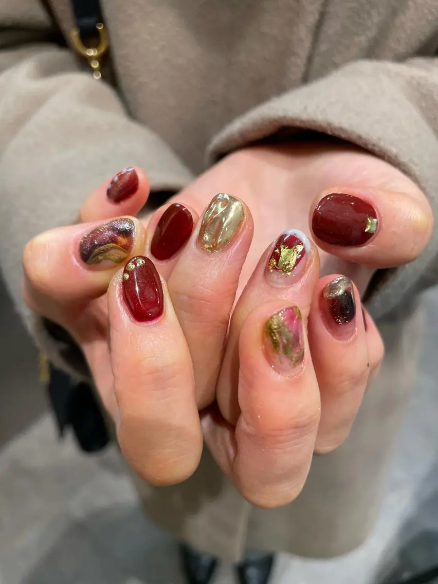 ネイル ボルドー ニュアンスネイル ハンドネイル ナチュラル透明感🌱 小山美樹子のヘアスタイル