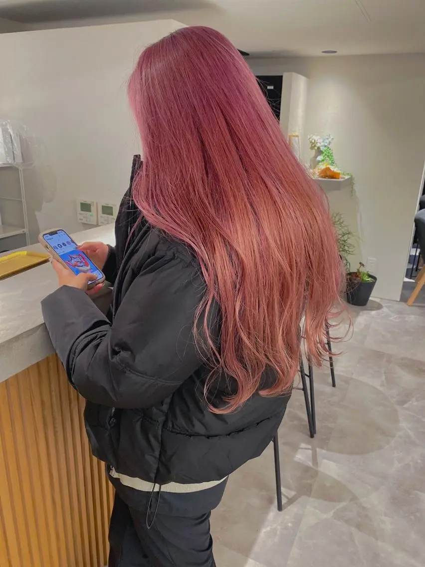 ロング カラー ピンクカラー カット ヘアカラー トリートメント 山﨑 大暉【ダブルカラー】のヘアスタイル