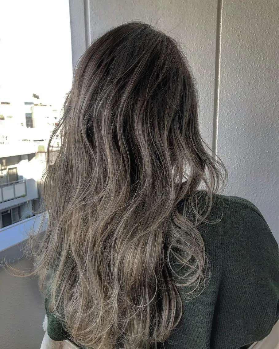ロング カラー バレイヤージュ レイヤーカット かわさき ともやのヘアスタイル
