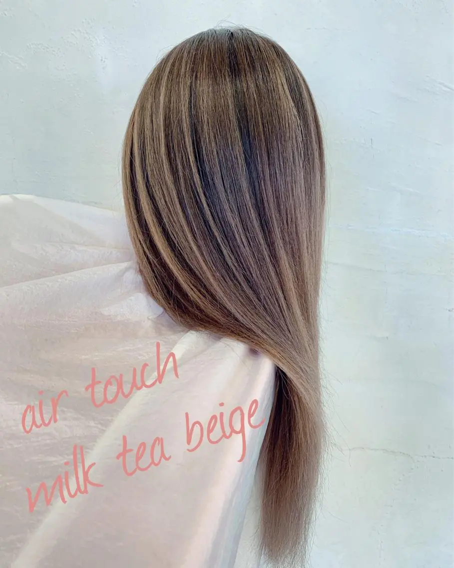 セミロング カラー バレイヤージュ ベージュカラー ミルクティーベージュ レイヤーカット ヘアカラー GLAD 萩原のヘアスタイル