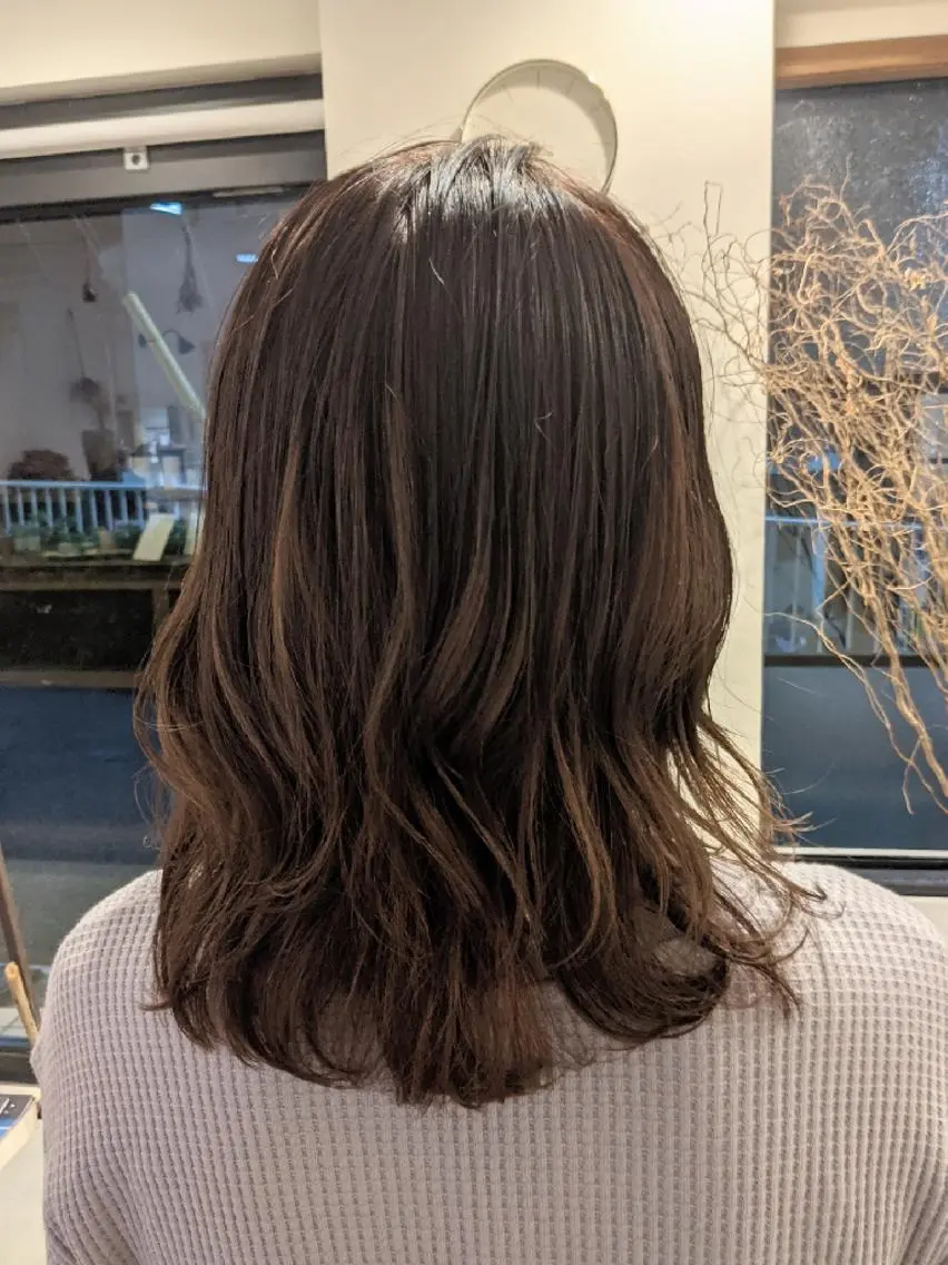 セミロング レイヤーカット マエハラ ナナのヘアスタイル