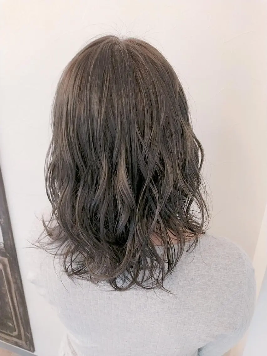 ミディアム カラー バレイヤージュ ブリーチ ブラウンカラー 透明感カラー ダークグレー カット ヘアカラー ブリーチの神 KYONのその他イメージ