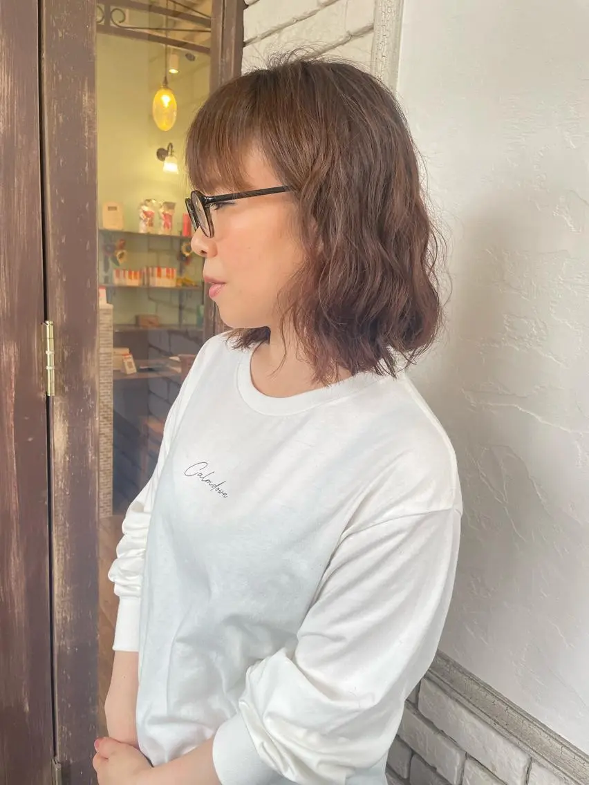 ミディアム パーマ ミディアムパーマ ボブ 色落ちまで可愛い🩷 透明感🩵安江理緒のヘアスタイル