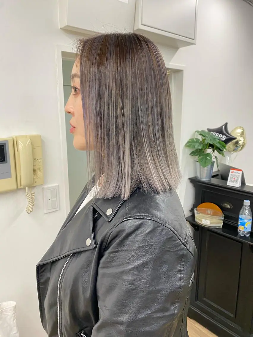 セミロング カラー セミロングパーマ アッシュ アッシュブラウン バレイヤージュ ベージュカラー ヘアカラー トリートメント ヘッドスパ 顔まわりレイヤー× 韓国ヘアオタベシンヤのヘアスタイル
