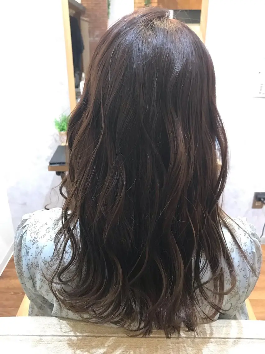 ロング カラー オリーブカラー 三條場 彩夏のヘアスタイル