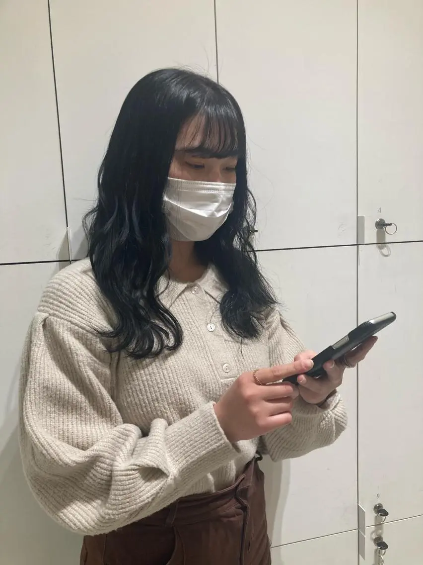 ロング カラー 黒髪 ブルーカラー ブルーブラック ヘアカラー 透明感カラー🫧 nanohaのヘアスタイル