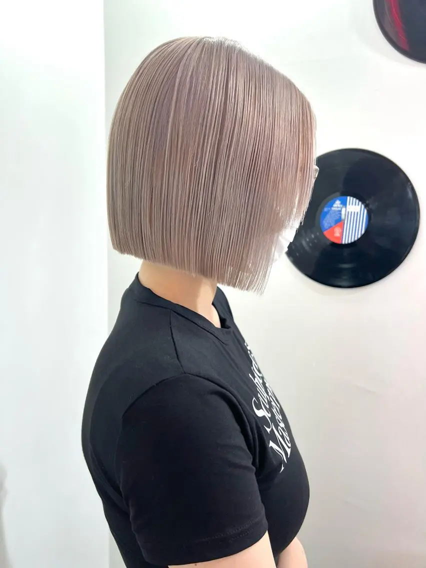 ショート カラー ヘアアレンジ 🧨ブリーチー×ボブ レイヤー💎じゅえるのヘアスタイル