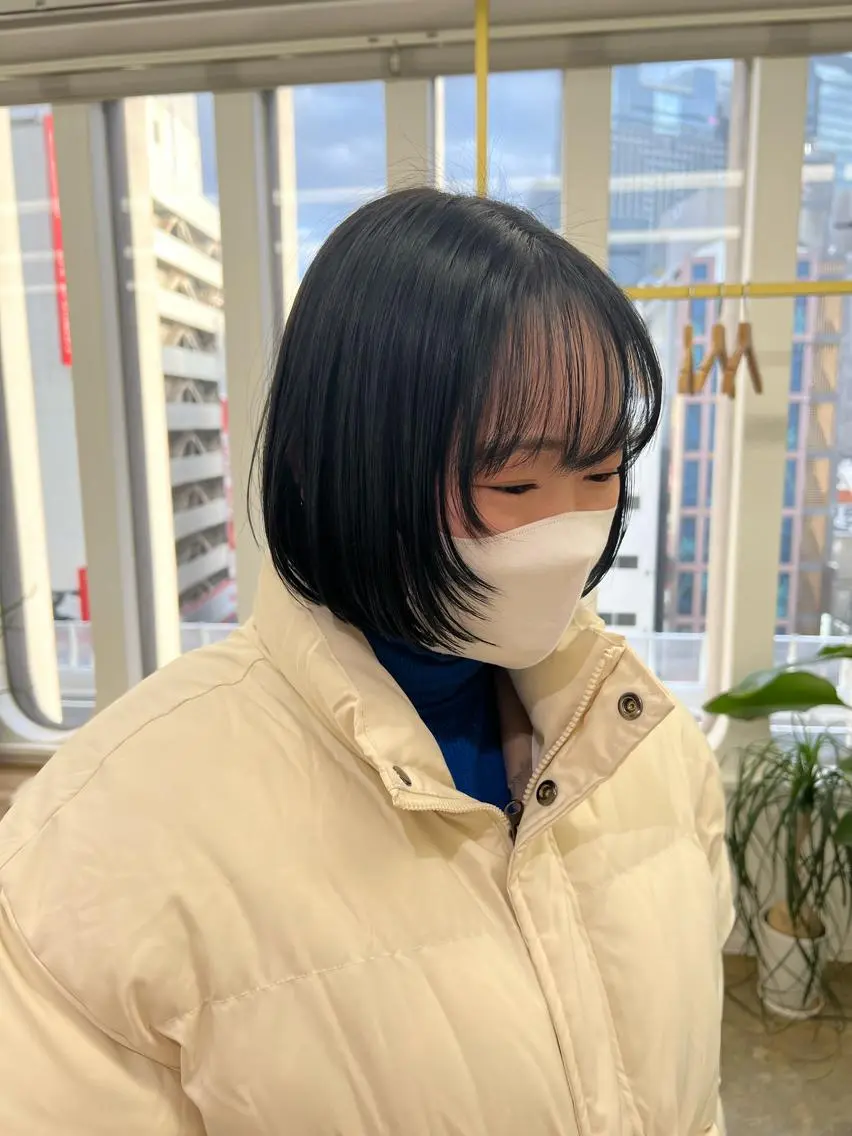 ショート カラー 黒髪 ブルーカラー ブルーブラック ボブ 顔周りカット カット SUNDAZED Sayakaのヘアスタイル