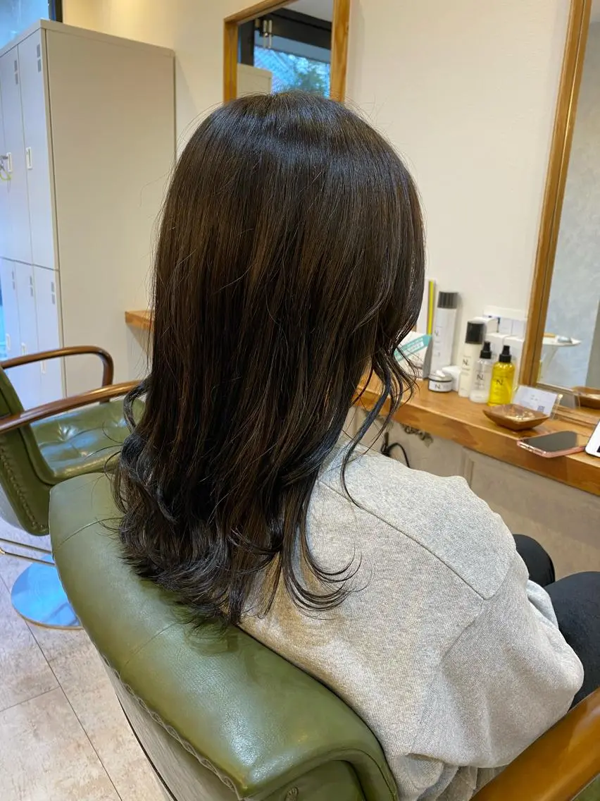 セミロング カラー セミロングパーマ アッシュ アッシュグレー アッシュグレージュ ブリーチ カット ヘアカラー トリートメント エイト ウメダのヘアスタイル