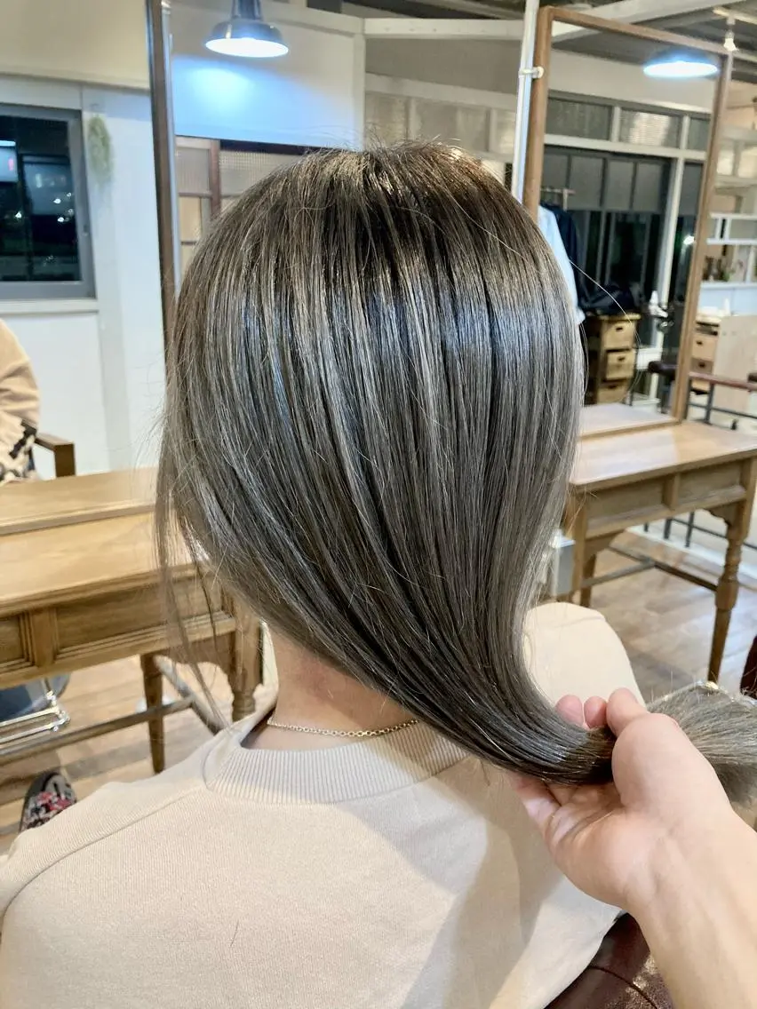 セミロング タカツド ユウキのヘアスタイル