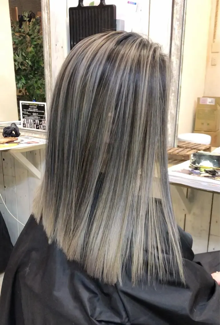 ミディアム レイヤーカット カット ヘアカラー 韓国レイヤー外国人風 透明感カラー髪質改善のヘアスタイル