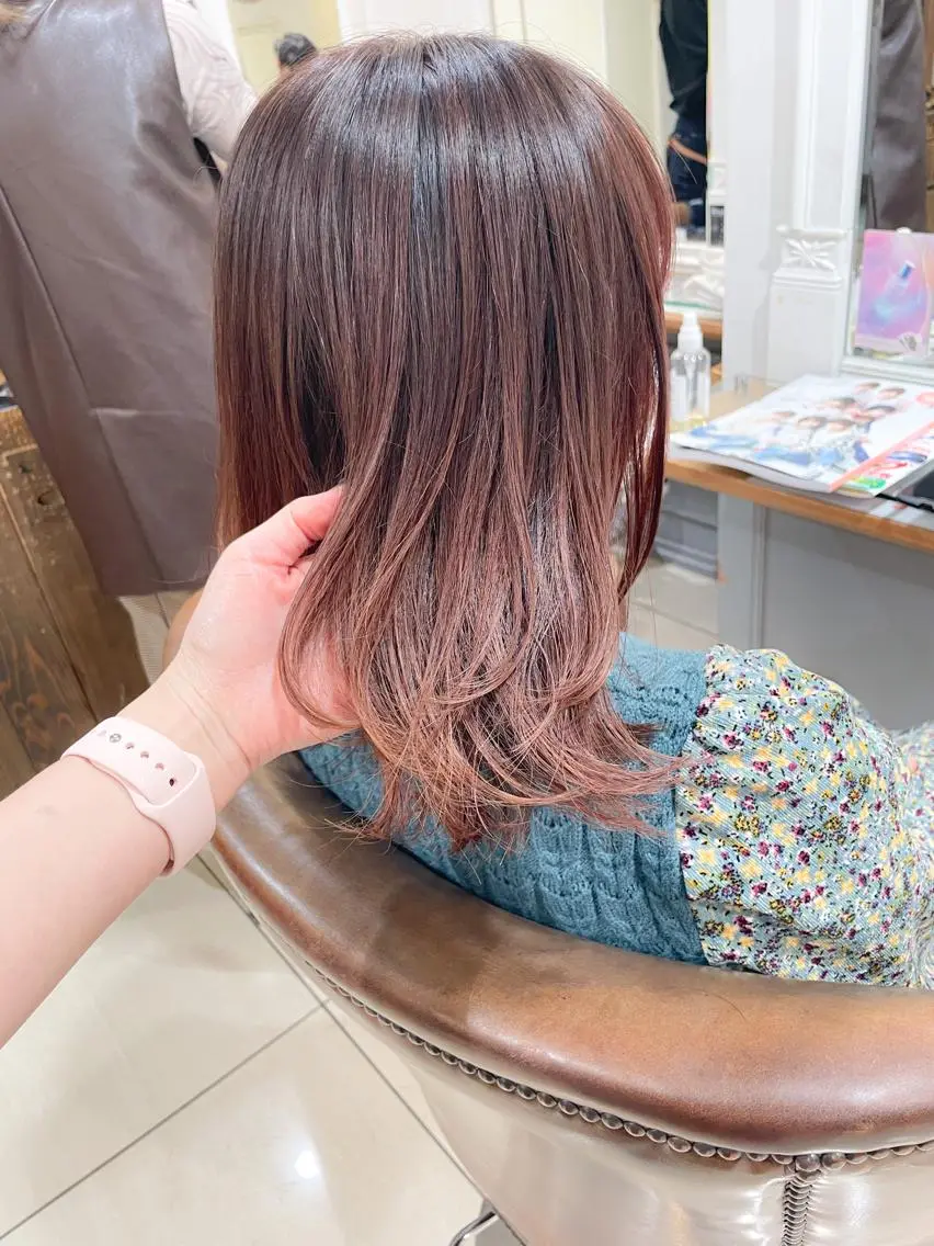 ミディアム カラー ミディアムレイヤー ベージュカラー グラデーションカラー ピンクカラー ピンクベージュ カット ヘアカラー トリートメント ✨カラー支持No.1 🧸ワキ カナコ🧸のヘアスタイル