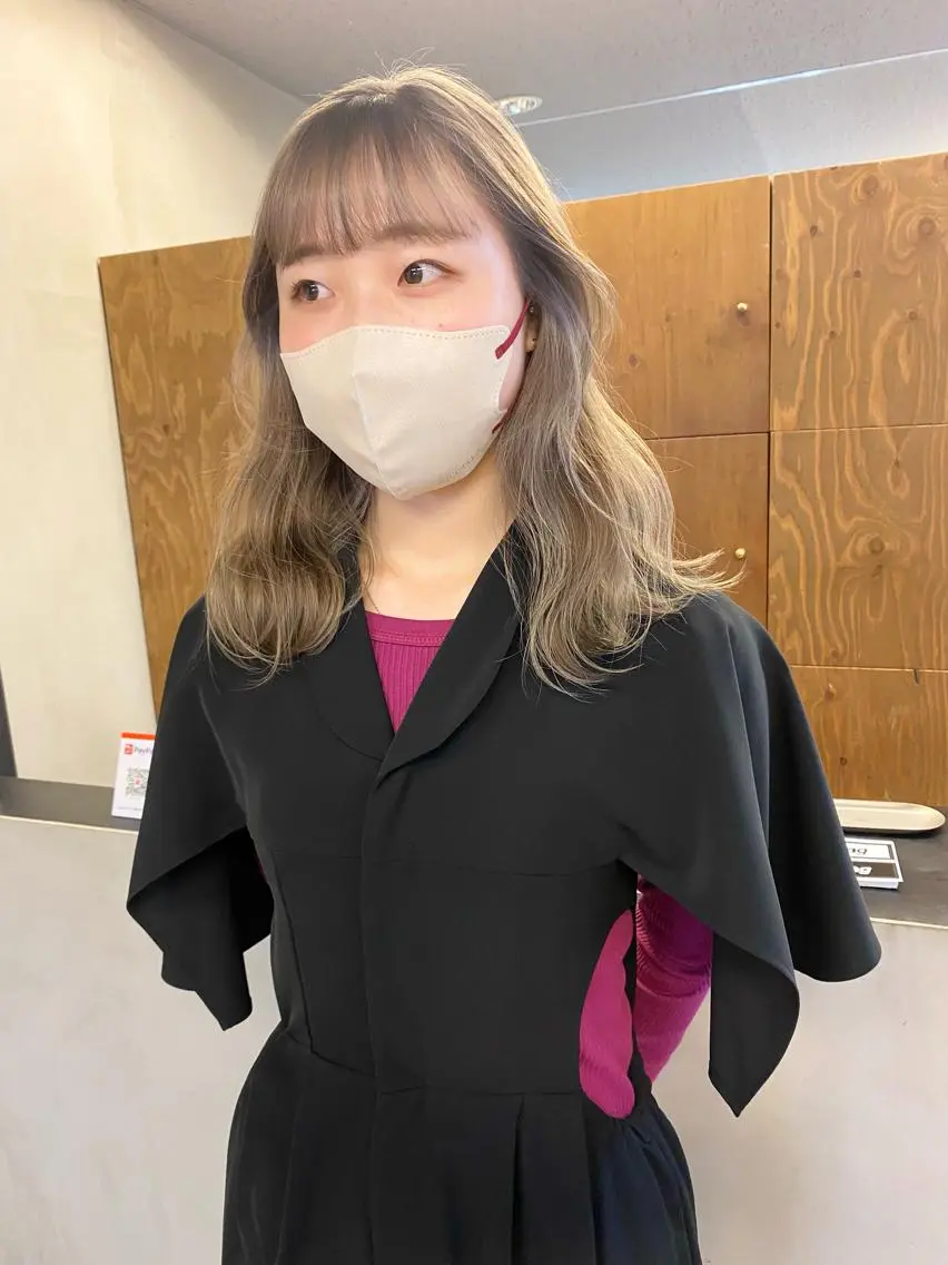セミロング カラー パーマ ヘアアレンジ ブリーチ ハイトーンカラー デザインカラー/ボブ ブリーチカラー/ユリのヘアスタイル
