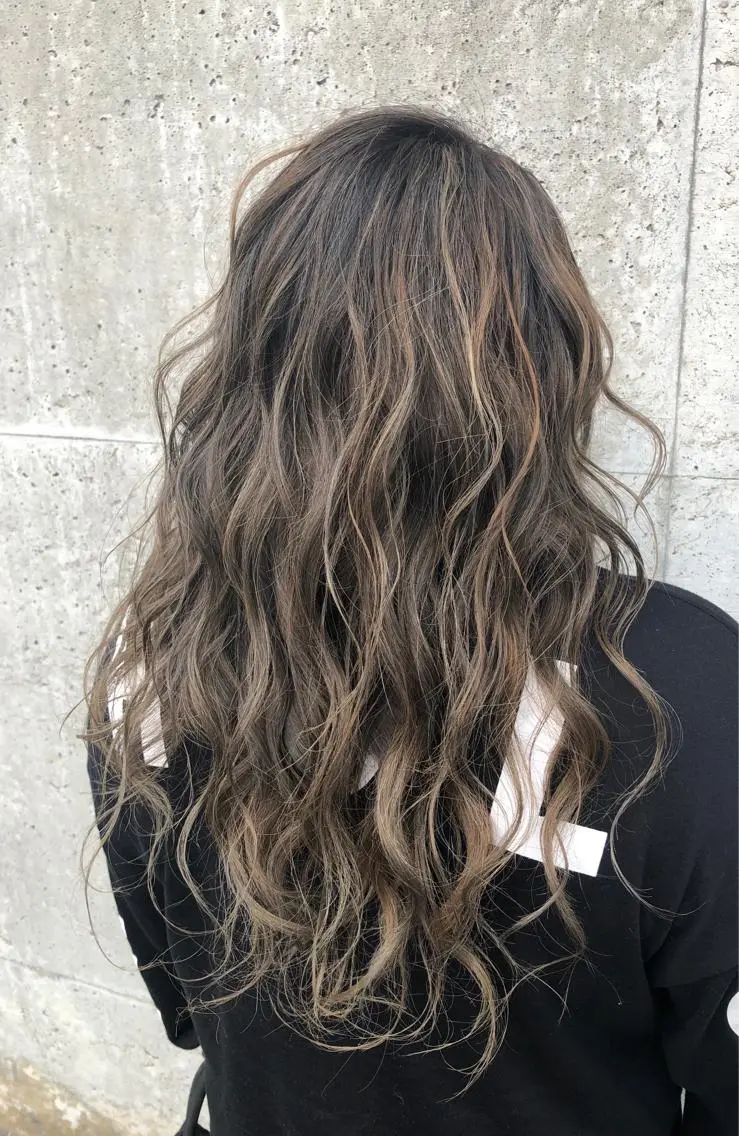 ロング ハイライト 小川 美咲のヘアスタイル