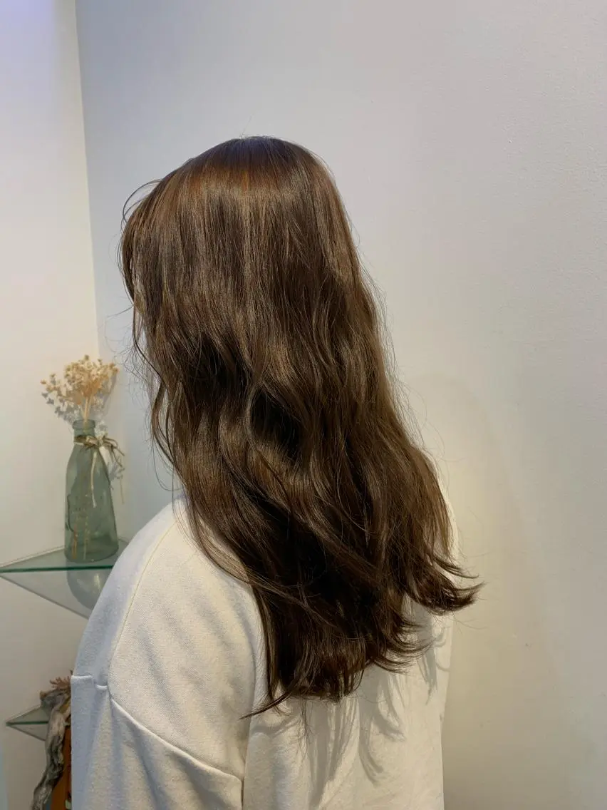 ロング イシイ シオリのヘアスタイル