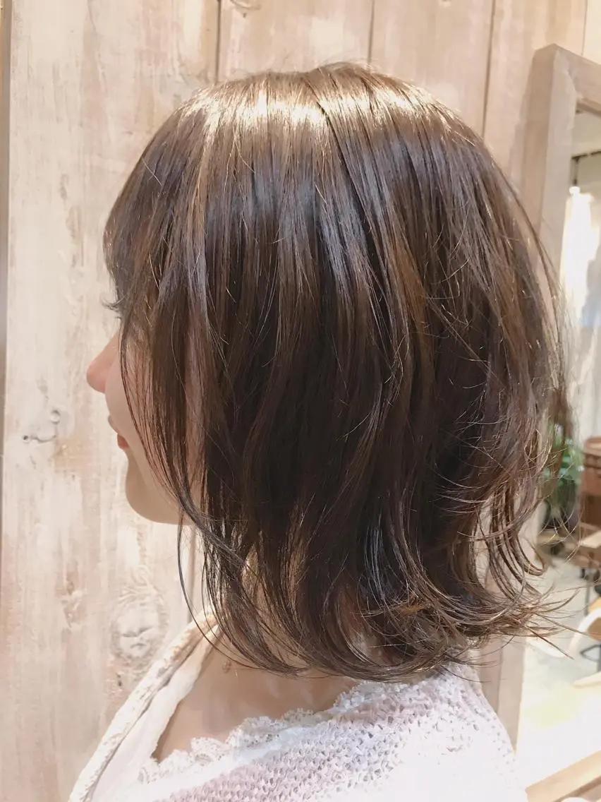 ショート カット ヘアカラー トリートメント CHIC 岩下真衣のヘアスタイル