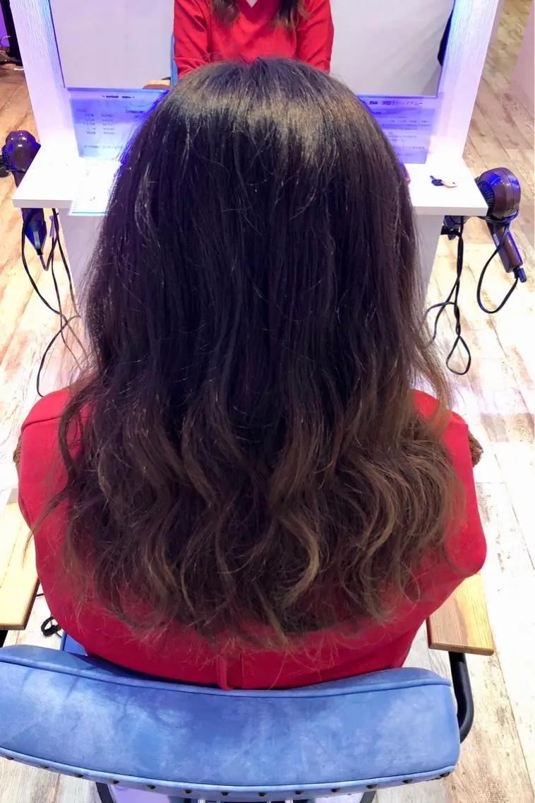 ミディアム カラー グラデーションカラー 白井 つづりのヘアスタイル