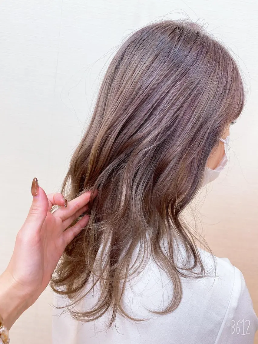 ロング カラー ピンクカラー ピンクパープル パープルカラー 小顔レイヤー/ ベージュ🤍Rieのヘアスタイル