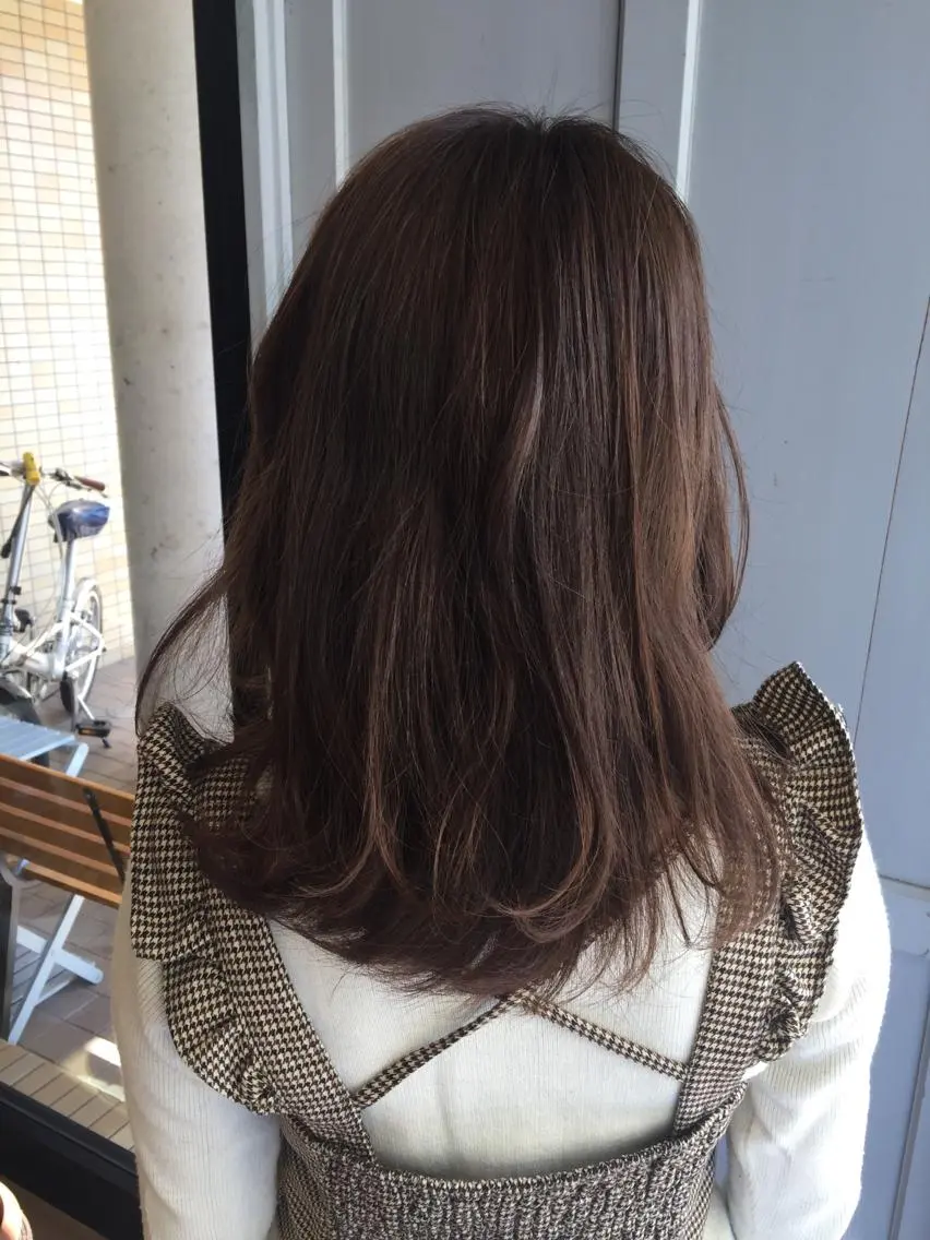 セミロング カラー アッシュ ツキダテ ユイのヘアスタイル