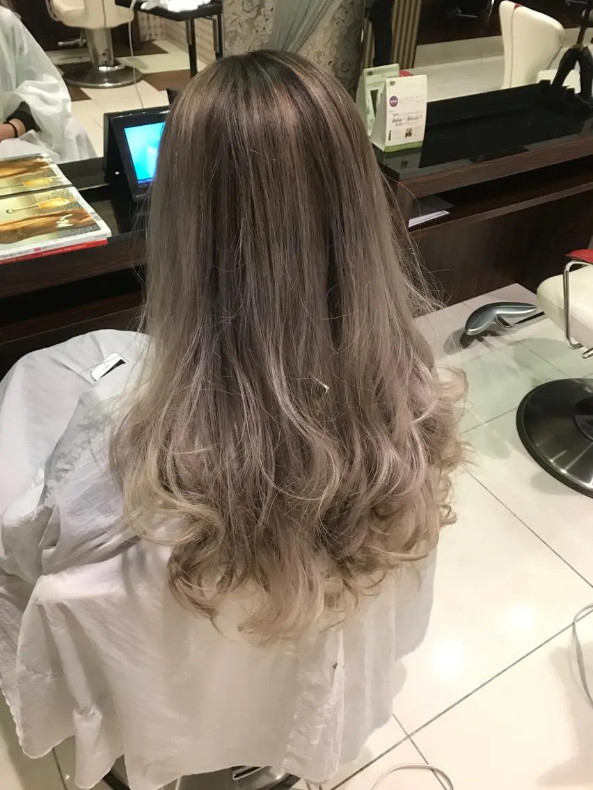 カラー バレイヤージュ 🔹TOMO🔹 圧倒的経験値🔹のヘアスタイル