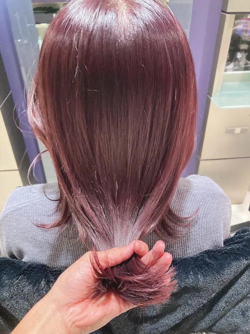 ミディアム カラー ブリーチ ブラウンカラー ピンクカラー ピンクブラウン スキバサミを使わない カット🌼唯🌼のヘアスタイル