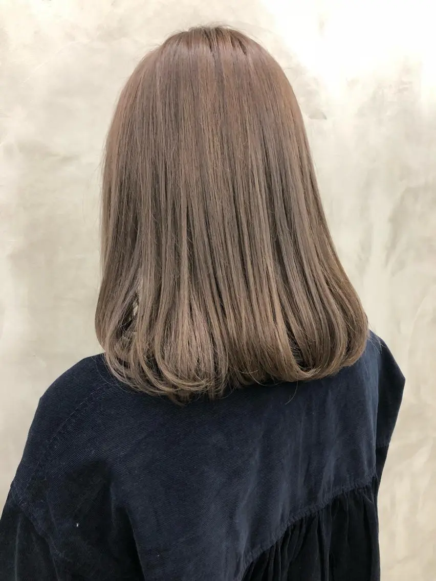 ミディアム カラー アッシュ ベージュカラー ハイトーンカラー ショート・ボブ 徳竹淳一のヘアスタイル