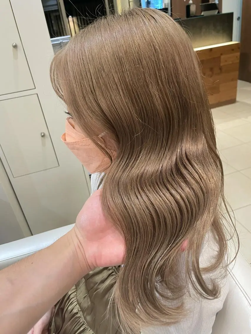 ロング カラー ベージュカラー ミルクティーベージュ カット ヘアカラー トリートメント 🩵アンブレラカラー 髪質改善 丸尾】のヘアスタイル