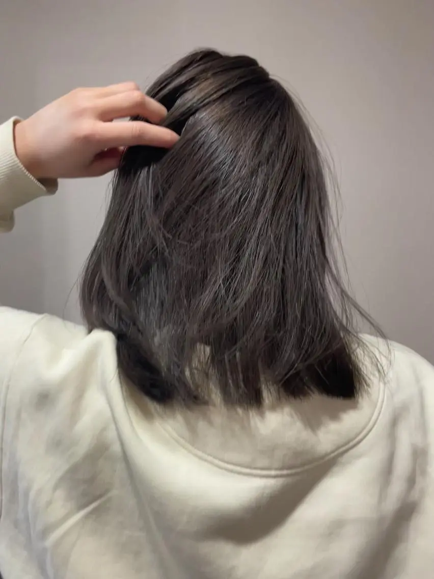 セミロング カット nene .のヘアスタイル