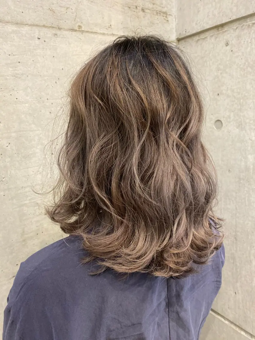 ミディアム カラー バレイヤージュ レイヤーカット 大栗 佑也  髪質改善のヘアスタイル