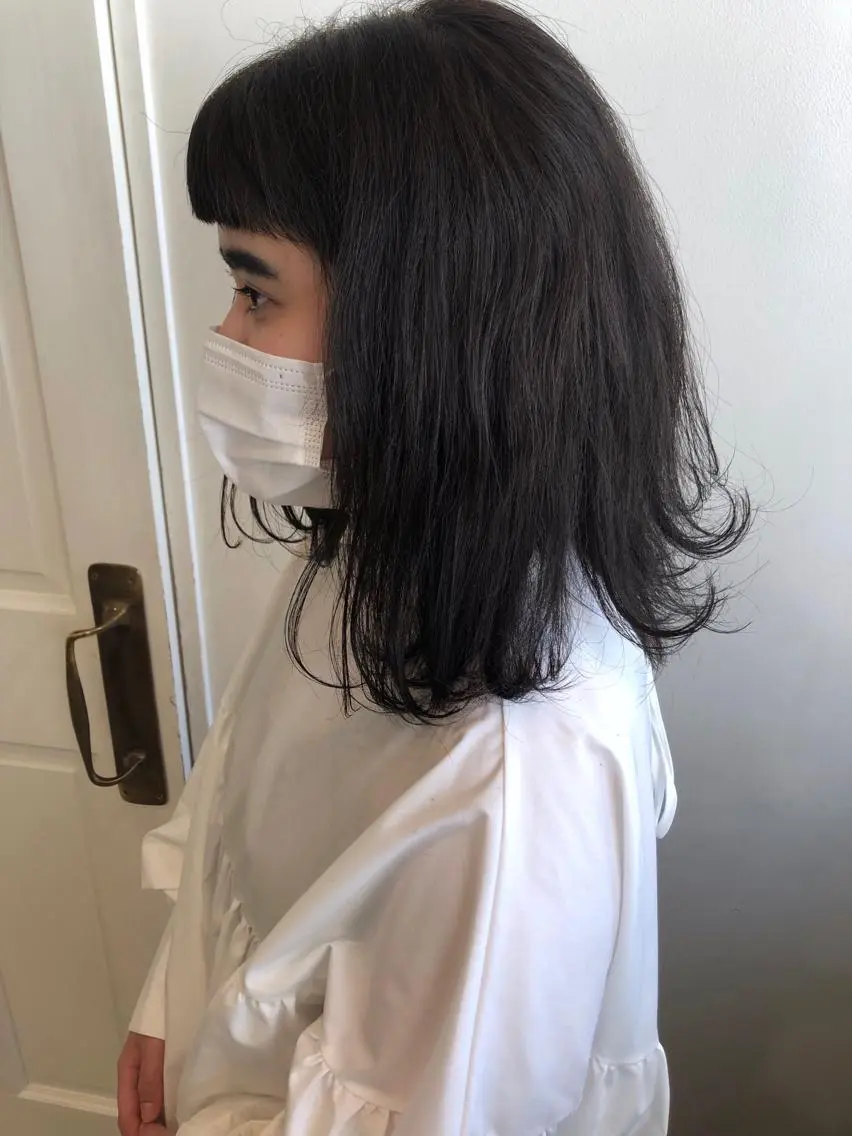 ミディアム MIOベージュカラー 柔らかいカラーのヘアスタイル