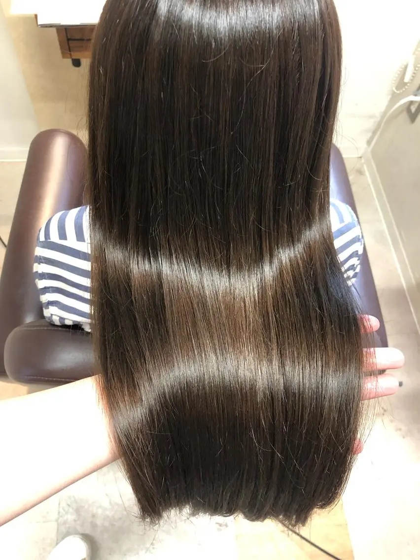 ミディアム カラー アディクシーカラー イルミナカラー くせ毛 髪質改善 縮毛矯正 tuuli トゥーリのヘアスタイル