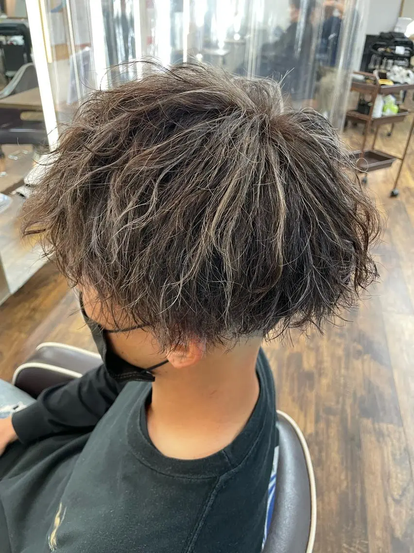 カラー パーマ メンズ メンズハイライト アッシュ ハイライトカラー カット ヘアカラー 【メンズ特化】渡部 京弘/パーマのヘアスタイル