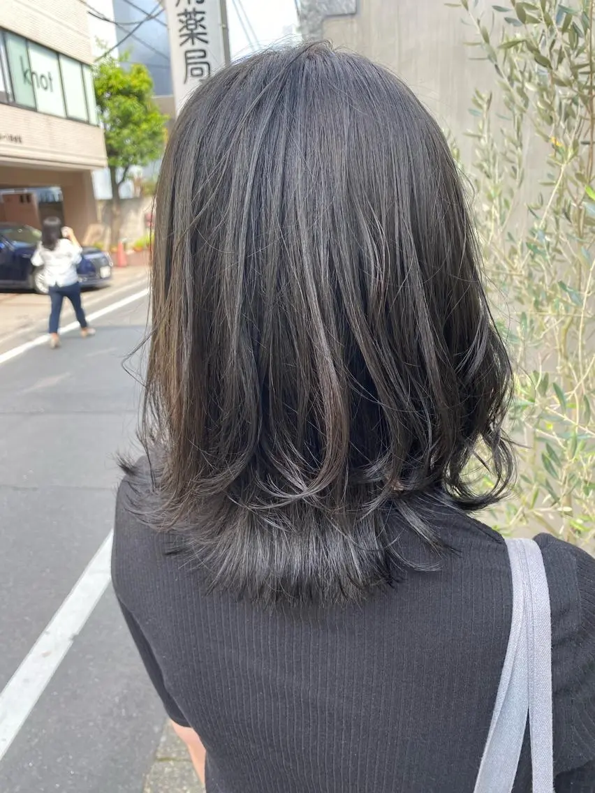 ミディアム カラー レイヤーカット 赤み消し韓国ヘア レイヤー縮毛🤍渡邉のヘアスタイル