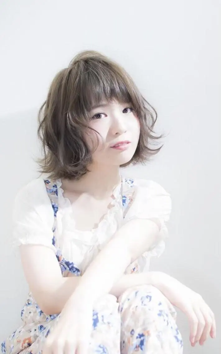ミディアム 大久保 結加のヘアスタイル