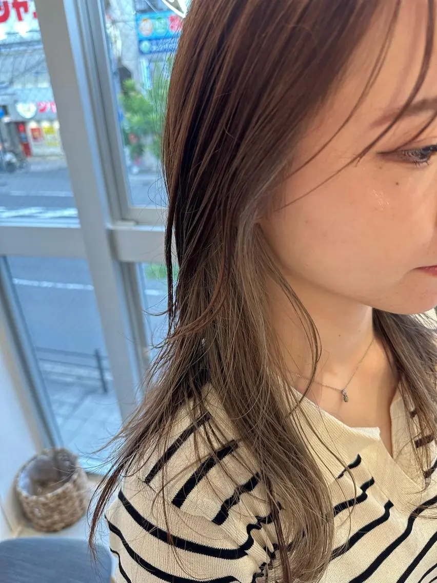 ロング カラー ベージュカラー 松本 莉央のヘアスタイル