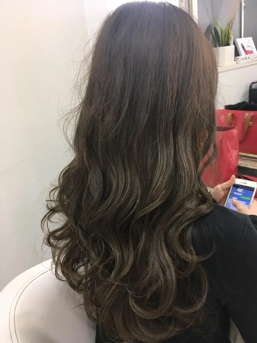 セミロング ロング カラー 髪質改善 中川 翔のヘアスタイル