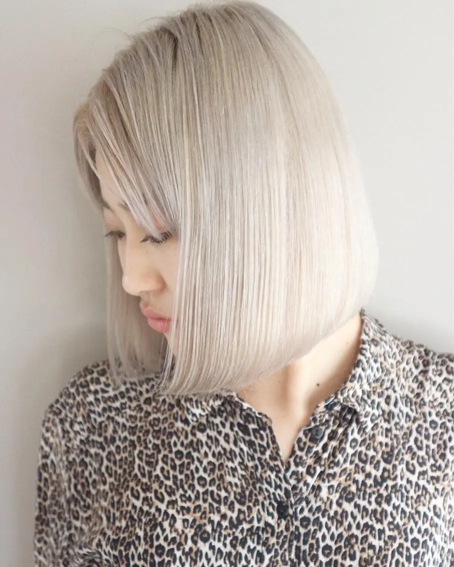 ショート カラー ベージュカラー ハイトーンカラー 🇨🇳ワンホンヘア 下田鉄也のヘアスタイル