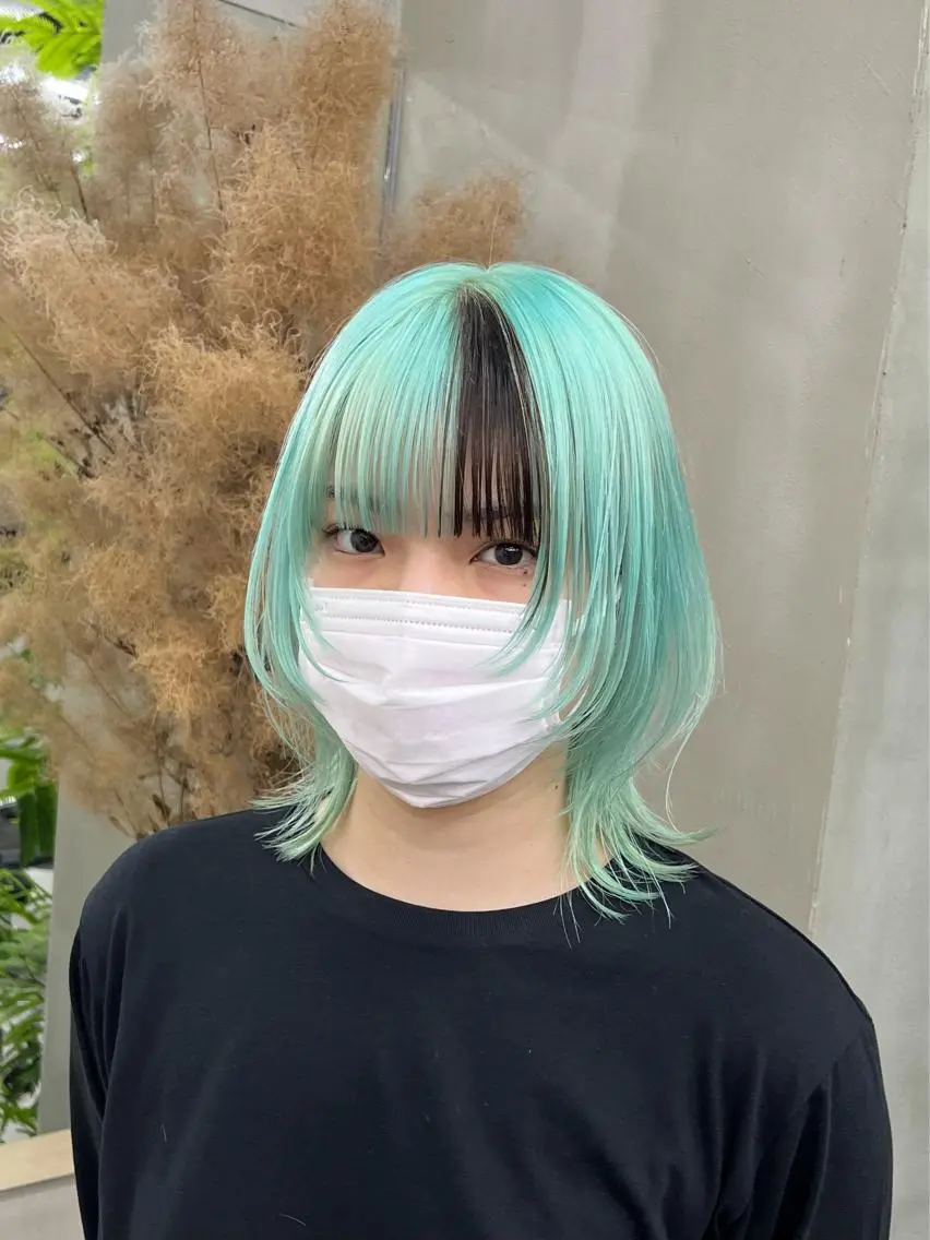 ミディアム ヘアカラー イツク ⚡️ ルーツ/ハイトーンのヘアスタイル