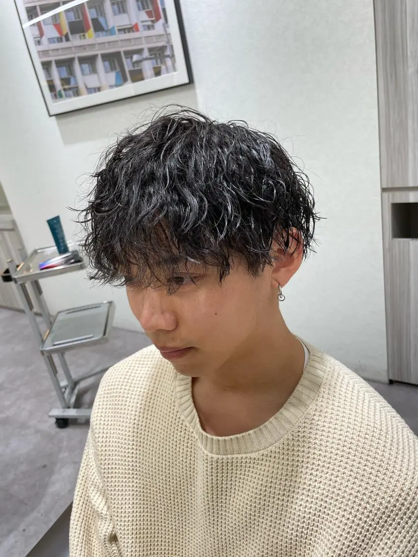 ショート パーマ メンズ メンズブリーチ メンズハイライト メンズメッシュ メンズパーマ メンズツイストパーマ メンズ特化/今池駅 徒歩1分/岡本一真のヘアスタイル