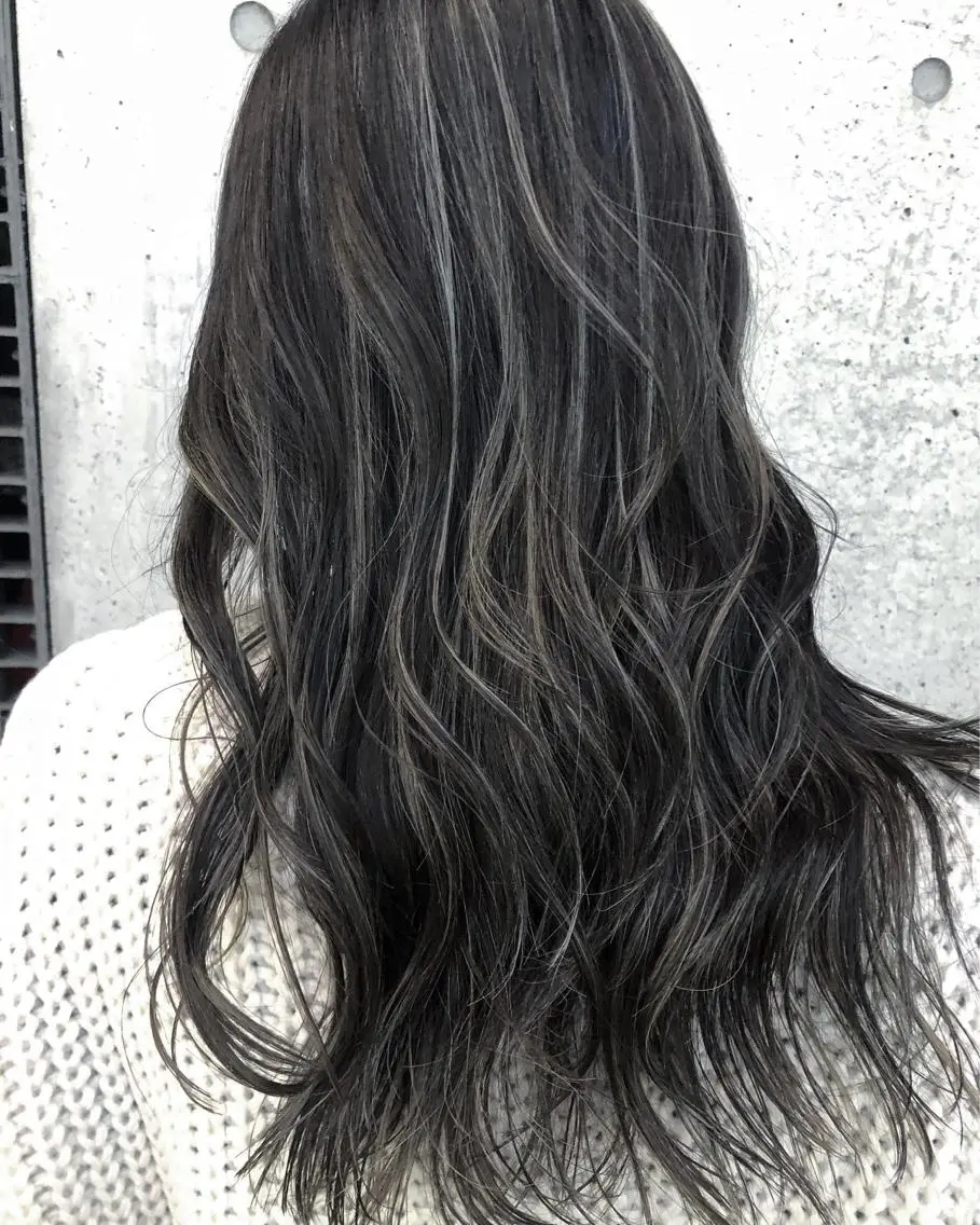 ロング カラー ハイライトカラー ハイライト MINX 渡邉由理のヘアスタイル