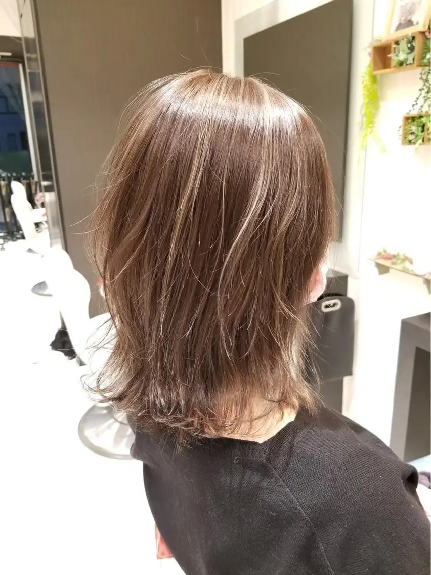 セミロング カラー 透明感カラー ハイライトカラー ハイライト ヘアカラー EARTH 福岡天神赤坂店のヘアスタイル