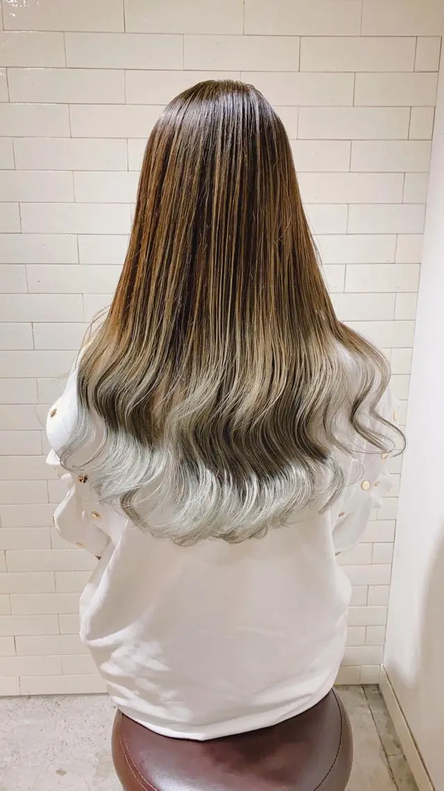 セミロング ショートボブ アッシュ ボブ 外国人風カラー ハイライト メンズツイスパ ショートフクヤマシンのヘアスタイル