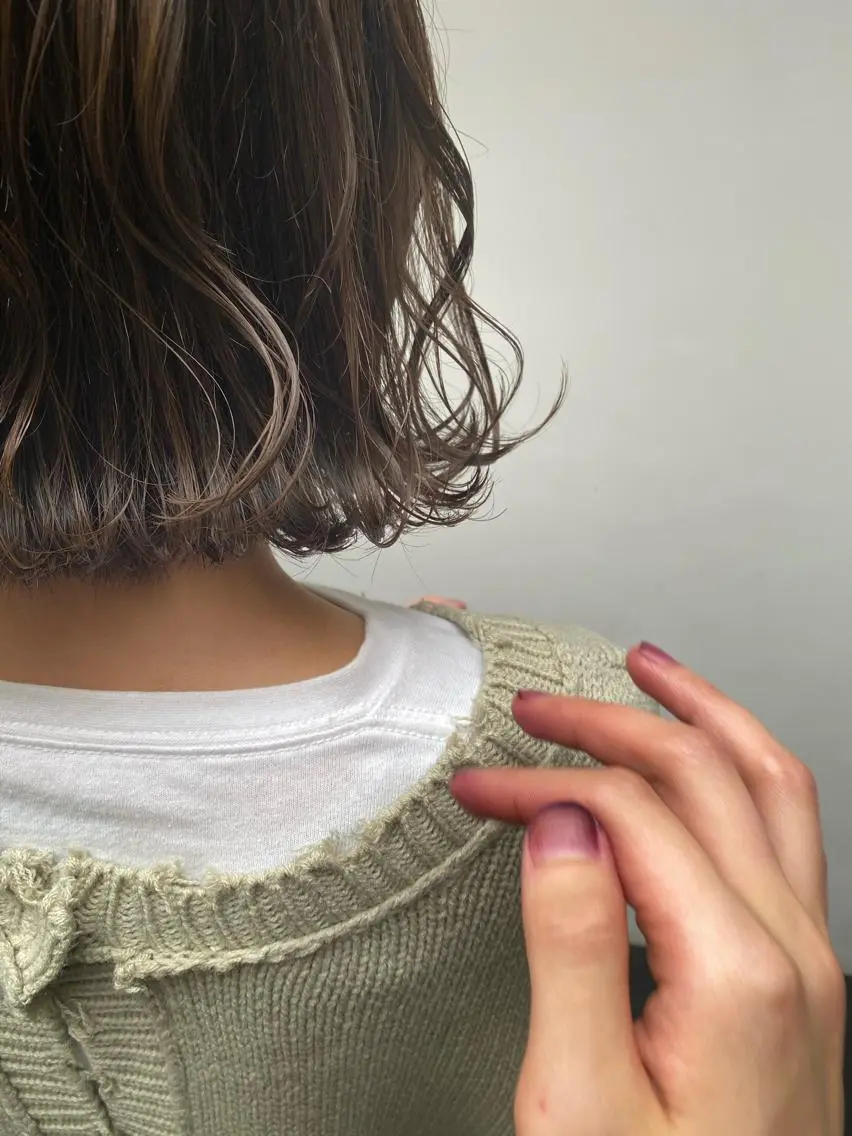 ショート カラー グレージュ ハイライトカラー ボブ ハイライト tonari 梅田、中崎町のヘアスタイル