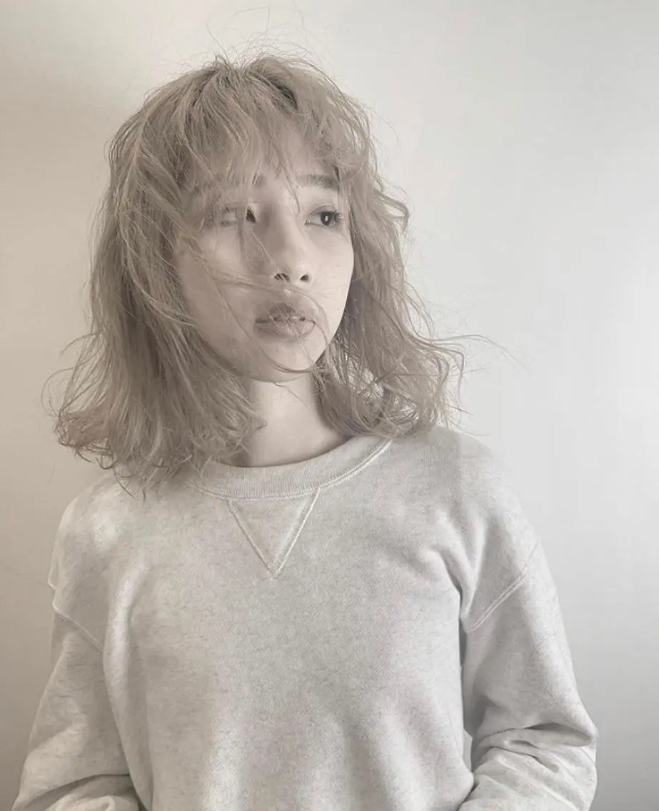 カラー ハイトーンカラー 杉山 憂人のヘアスタイル