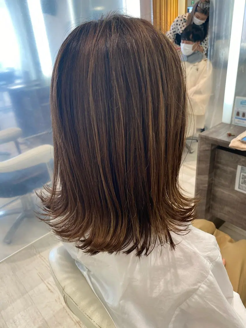 ミディアム カラー 切りっぱなしボブ ベージュカラー ハイライトカラー ボブ ハイライト 小顔レイヤー/ ベージュ🤍Rieのヘアスタイル