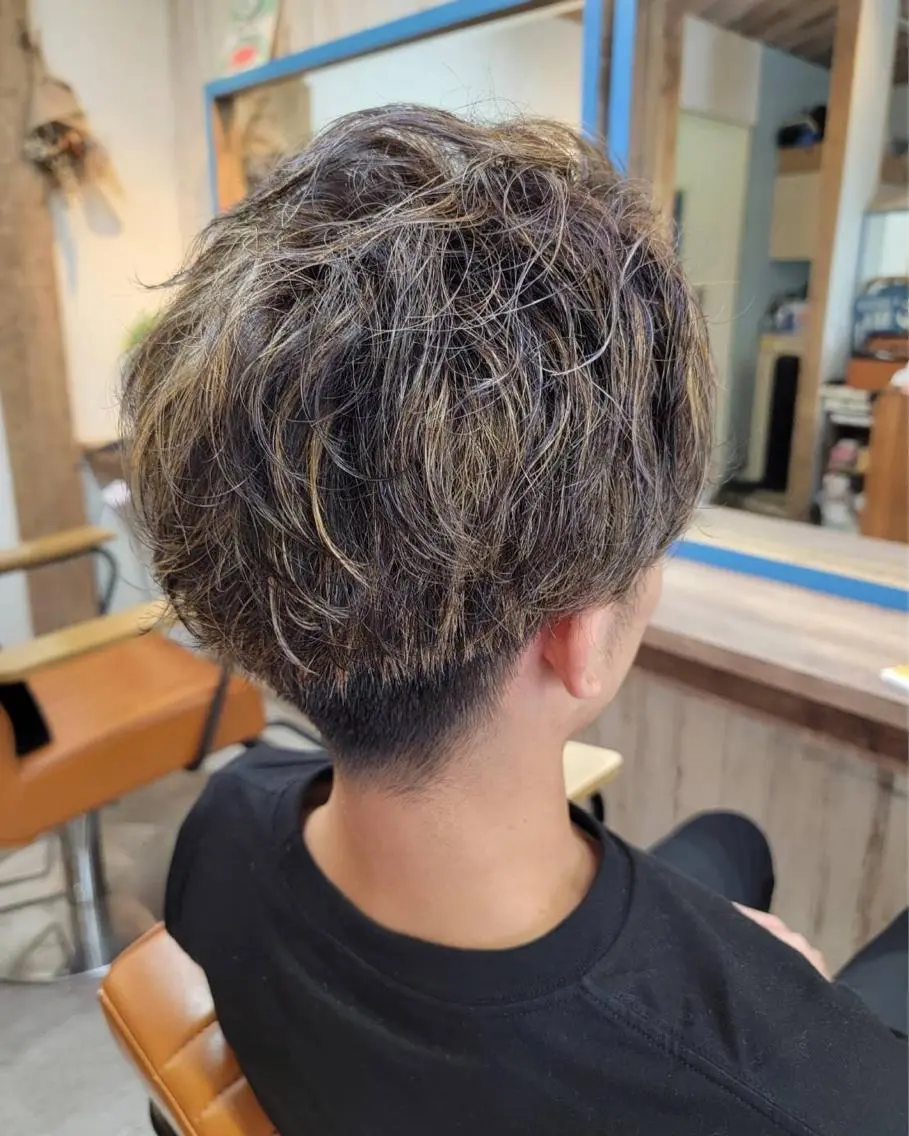 カラー メンズ メンズハイライト ハイライトカラー 山本 陸央のヘアスタイル