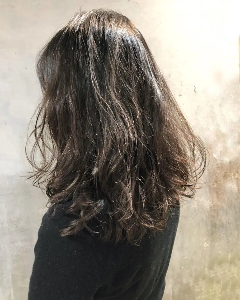 セミロング カラー セミロングパーマ カット パーマ トリートメント ツキノキ ミナのヘアスタイル