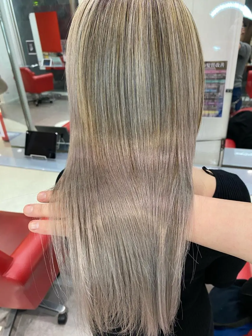 ロング カラー バレイヤージュ レイヤーカット ハイライト&ブリーチ 💇🏼‍♀MAHOのヘアスタイル