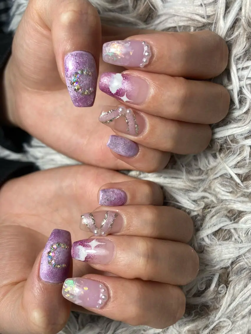 ミディアム ネイル ハンドネイル フットネイル ✴︎ Delightのネイルデザイン